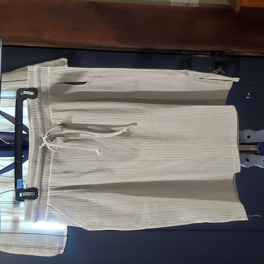 Cute gray Maurices skirt